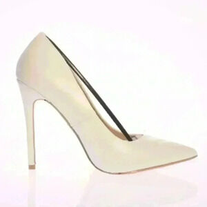 Women's Missguided Pu White Faux Leather Pointed Pumps Heels  US 8 (Runs small)